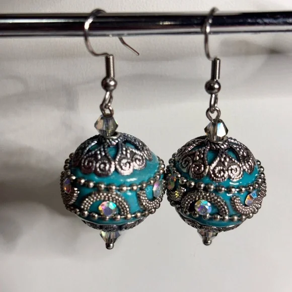 Handmade Indonesia Clay Bubblegum Beaded Earrings accented with metallic hearts - Picture 3 of 6